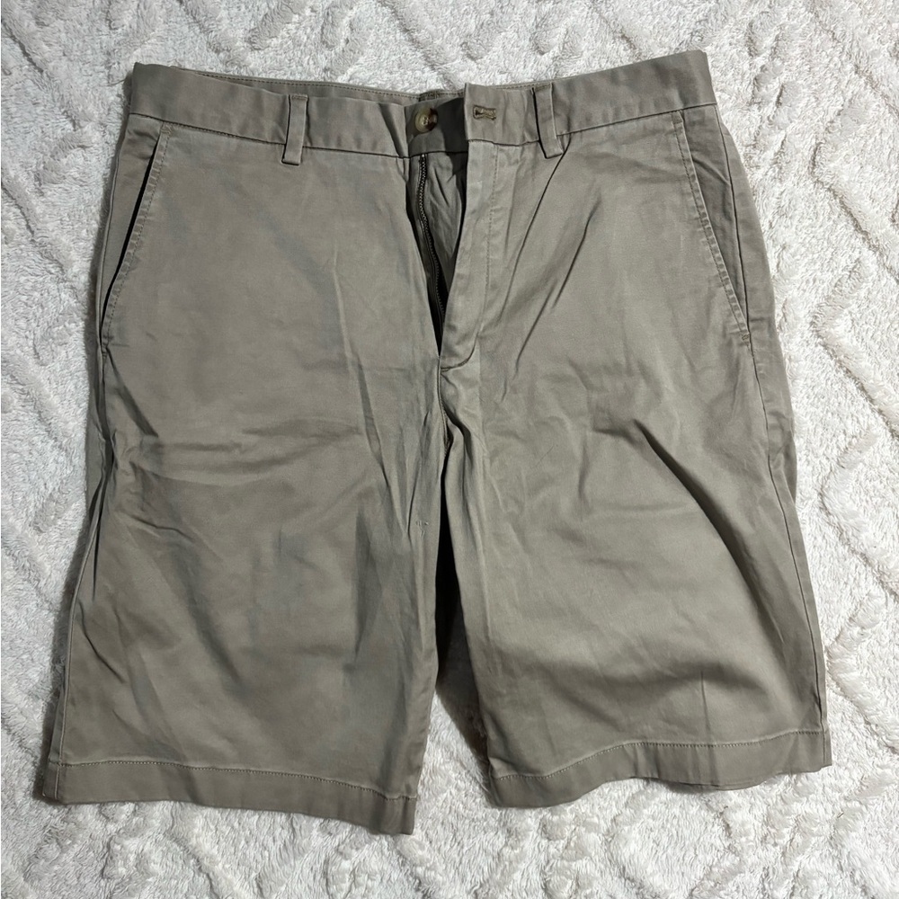 Vineyard vines shorts size 32